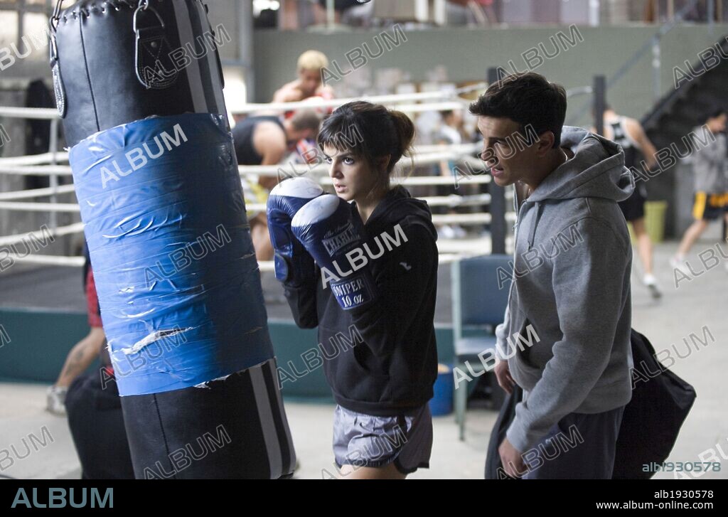 CLARA LAGO y MARIO CASAS en TENGO GANAS DE TI, 2012, dirigida por FERNANDO GONZALEZ MOLINA. Copyright ANTENA 3 FILMS/ZETA AUDIOVISUAL.