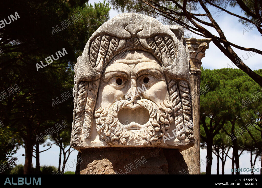 ARTE ROMANO. ITALIA. Detalle de un relievel con la representación de una MASCARA TEATRAL CLASICA. Teatro de Ostia Anticua. Alrededores de Roma.