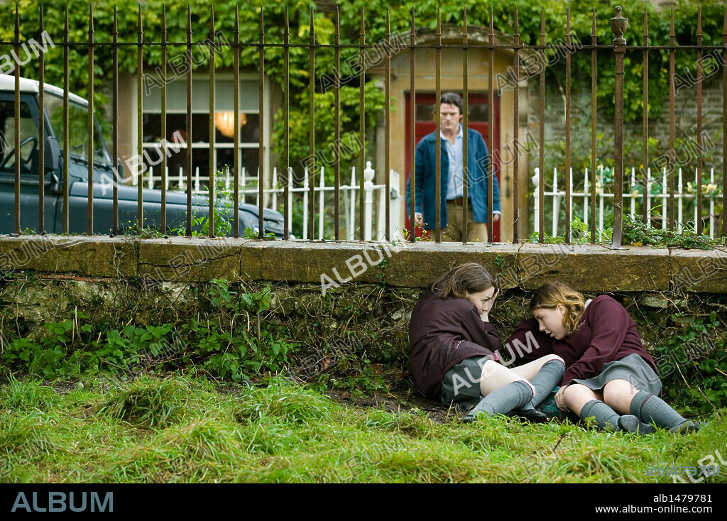 CHARLOTTE CHRISTIE, JESSICA BARDEN and LUKE EVANS in TAMARA DREWE, 2010, directed by STEPHEN FREARS. Copyright BBC FILMS / MOUNTAIN, PETER.