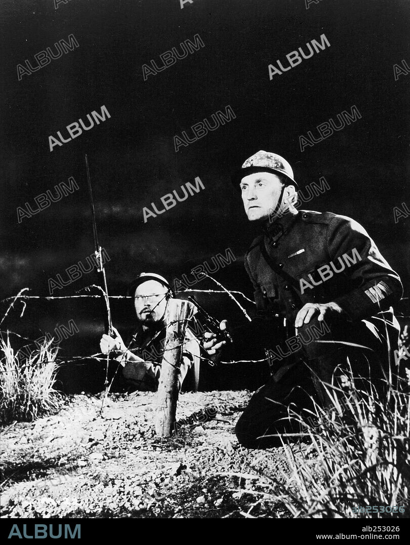 KIRK DOUGLAS en SENDEROS DE GLORIA, 1957 (PATHS OF GLORY), dirigida por STANLEY KUBRICK. Copyright UNITED ARTISTS.