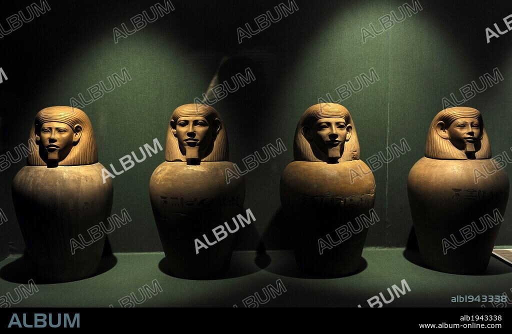 ARTE EGIPCIO. EGIPTO. Cuatro vasos canopes procedentes del Cementerio A. Tumba nº 116. Riqqeh. Piedra caliza. Imperio Medio. 1950-1800 a. C. Museo Carlsberg Glyptotek. Copenhague. Dinamarca.