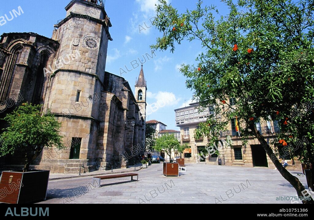 Church of Santiago. Plaza de la Constitución. Betanzos. La Coruña province. Galicia. Spain.