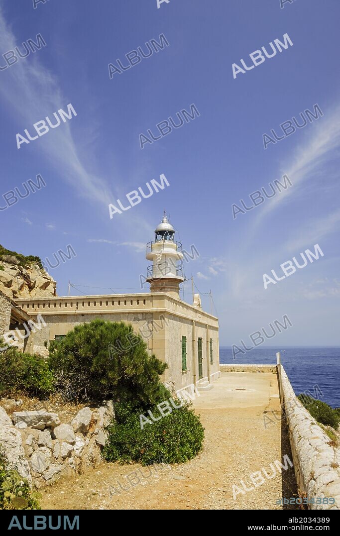 Faro de tramuntana, año 1907. Parque natural de Sa Dragonera. Isla Dragonera. Sierra de Tramuntana. Mallorca. Islas Baleares. Spain.