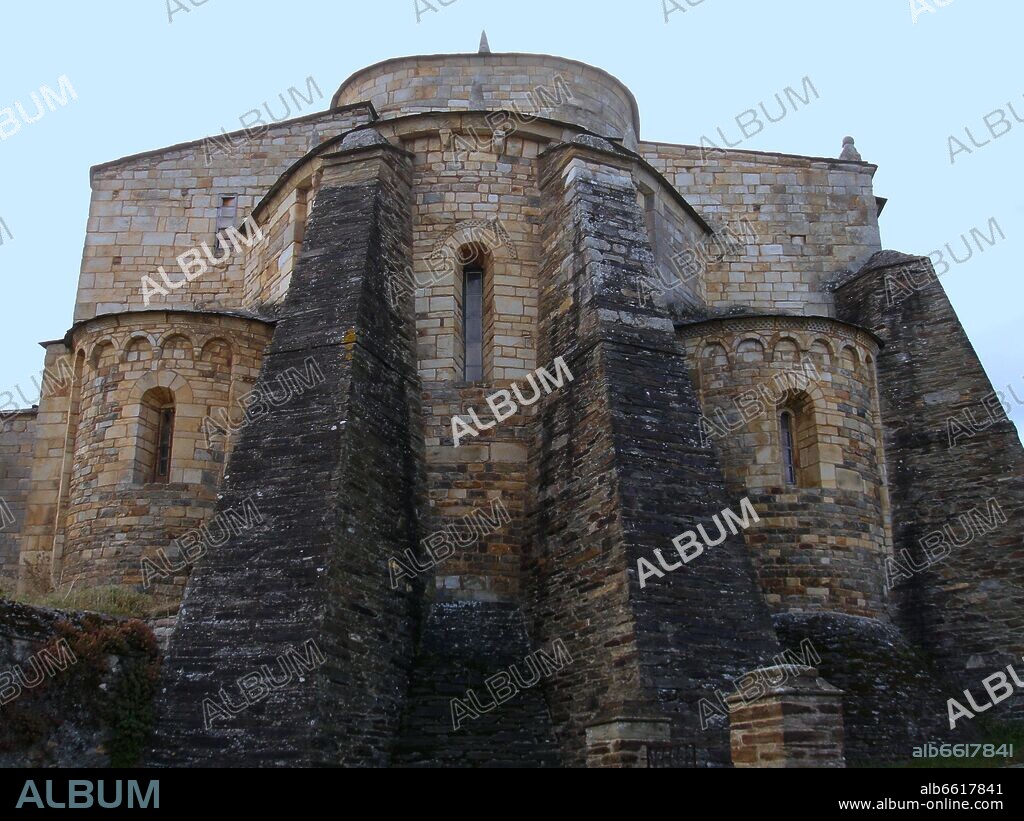 CONTRAFUERTES DE LA CATEDRAL DE SAN MARTIÑO DE MONDOÑEDO - ORIGINARIA DEL S. VI  Y REEDIFICADA ENTRE LOS S. IX Y XII.