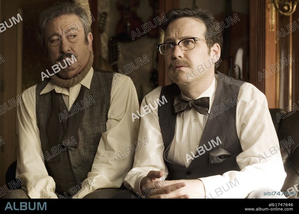 JOAQUIN REYES y LUIS VARELA en PROMOCION FANTASMA, 2012, dirigida por JAVIER RUIZ CALDERA. Copyright MOD PRODUCCIONES/TVE/AXN/THINK STUDIO/CANAL+/IKURI/TVC/FIP.