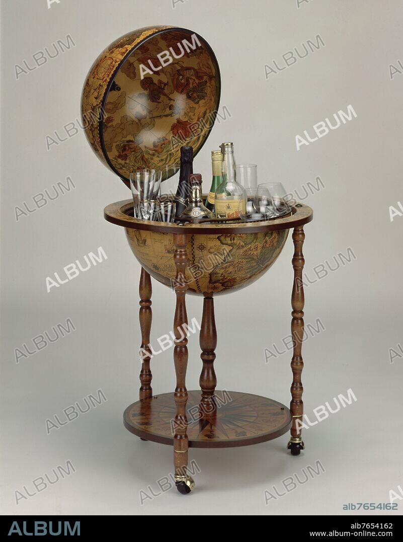 GLOBO TERRAQUEO REALIZADO EN 1578 REUTILIZADO COMO BOTELLERO.