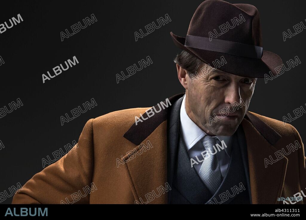 HUGH GRANT en UN ESCANDALO MUY INGLES, 2018 (A VERY ENGLISH SCANDAL), dirigida por STEPHEN FREARS. Copyright AMAZON STUDIOS.