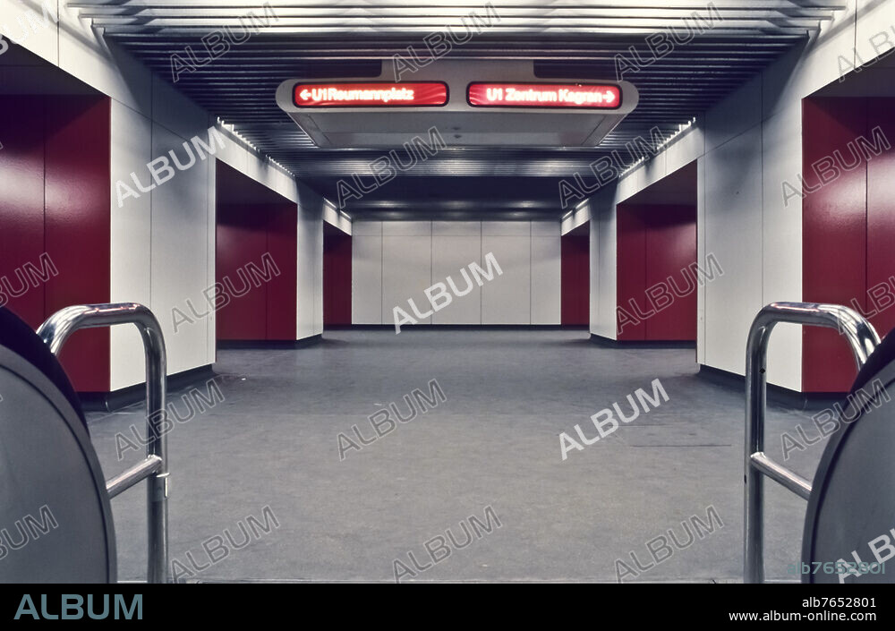 Wien, U-Bahn, Linie U1, Schwedenplatz - Vienna, Subway, Line U1.
