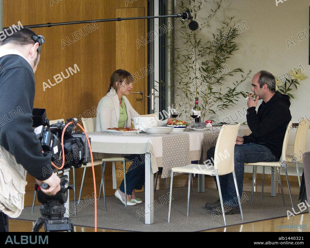 ESPERANZA PEDREÑO y LUIS TOSAR en 18 COMIDAS, 2010, dirigida por JORGE COIRA. Copyright LAGARTO CINE/TELEVISION DE GALICIA, S.A/TIC TAC/ZIRCOZINE / BARREIRO, JORGE.