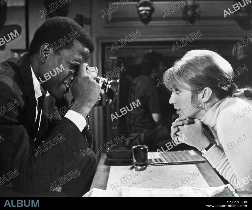 JOANNA SHIMKUS y SIDNEY POITIER en EL HOMBRE PERDIDO, 1969 (THE LOST MAN), dirigida por ROBERT ALAN AURTHUR. Copyright UNIVERSAL PICTURES.