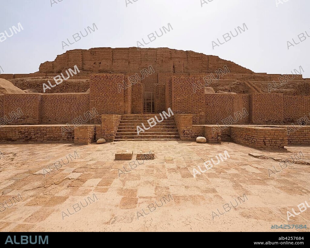 Mesopotamian Temple Tower, Ziggurat, ancient Elamite residence of Chogha Zanbil, Chuzestan Province, Iran
