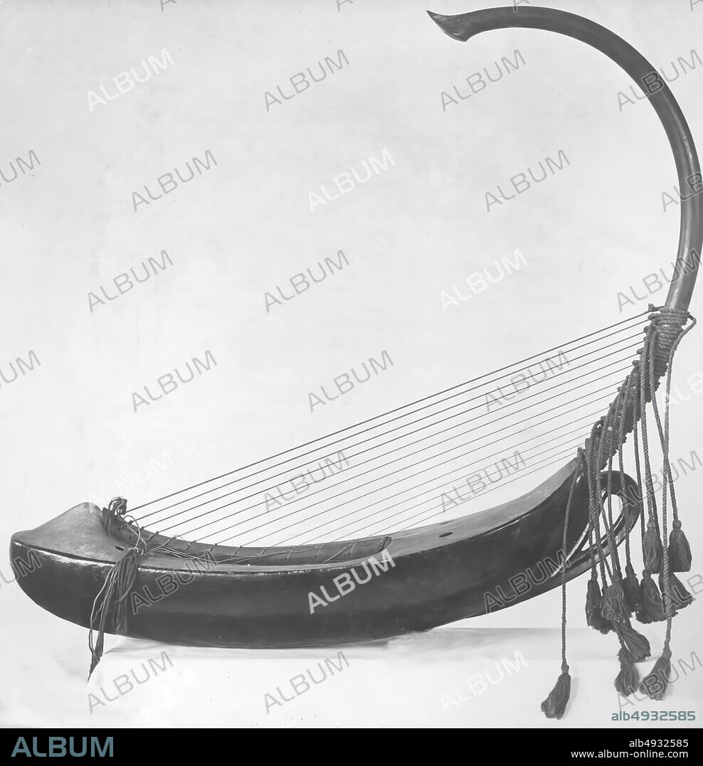 Saung-Gauk, Burmese, 19th century, Myanmar (formerly Burma), Burmese, Wood, various materials, H. 68.5 cm (26-15/16 in.); L. 80 cm 31-1/2 in.); W. 16.8 cm (6-5/8 in.), Chordophone-Harp.