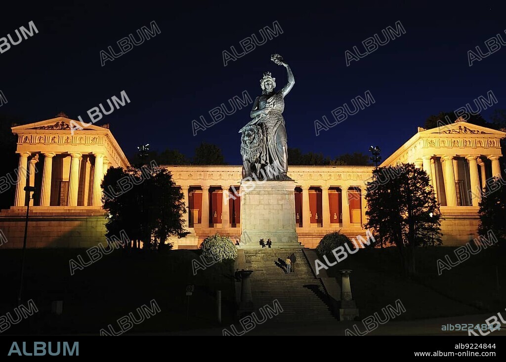 Bavaria Statue by Ludwig von Schwanthaler in front of Leo von Klenze's Ruhmeshalle, Hall of Fame on the Theresienwiese, Munich, Upper Bavaria, Bavaria, Germany, Europe.