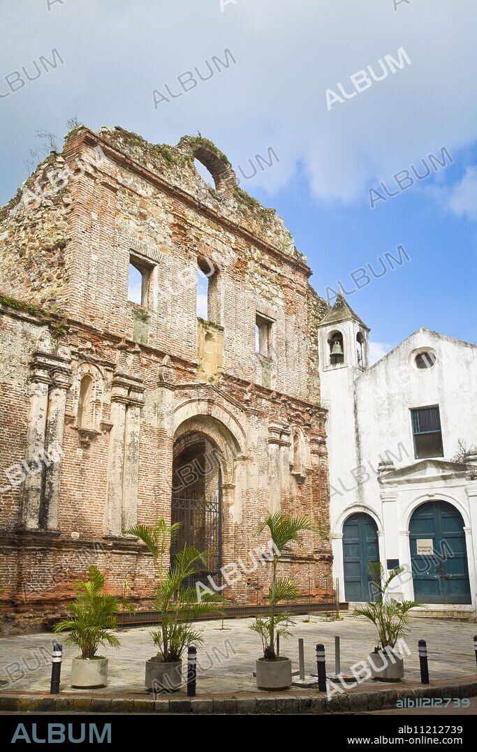Iglesia de la Compania de Jesus and ruins, Casco Viejo, Panama City, Panama, Central America.