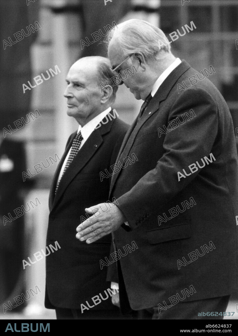 German chancellor Helmut Kohl (r) and French president Francois Mitterand (l) in Berlin on the 8th of September in 1994.
After almost half a century of occupation, the western Allies were dismissed from Berlin. The last Russian soldiers had already left Berlin one week before. 08/09/1994