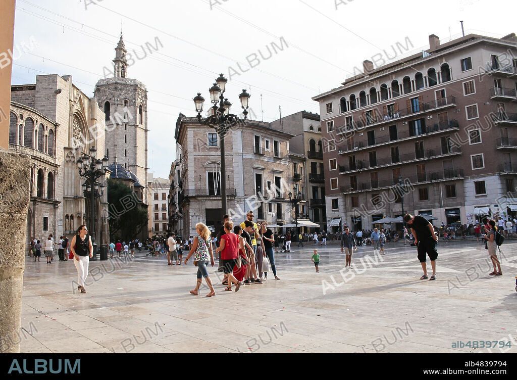 València, Comunidad Valenciana, Spain. The Virgin Square (Plaça de la Mare de Déu, Placa de la Verge, Plaza de la Virgen).