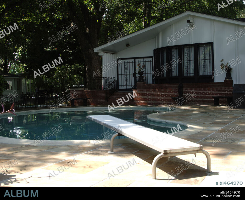 Tennessee. Memphis. Graceland Mansion of Elvis Presley (1935-1977). Swimming pool. USA.