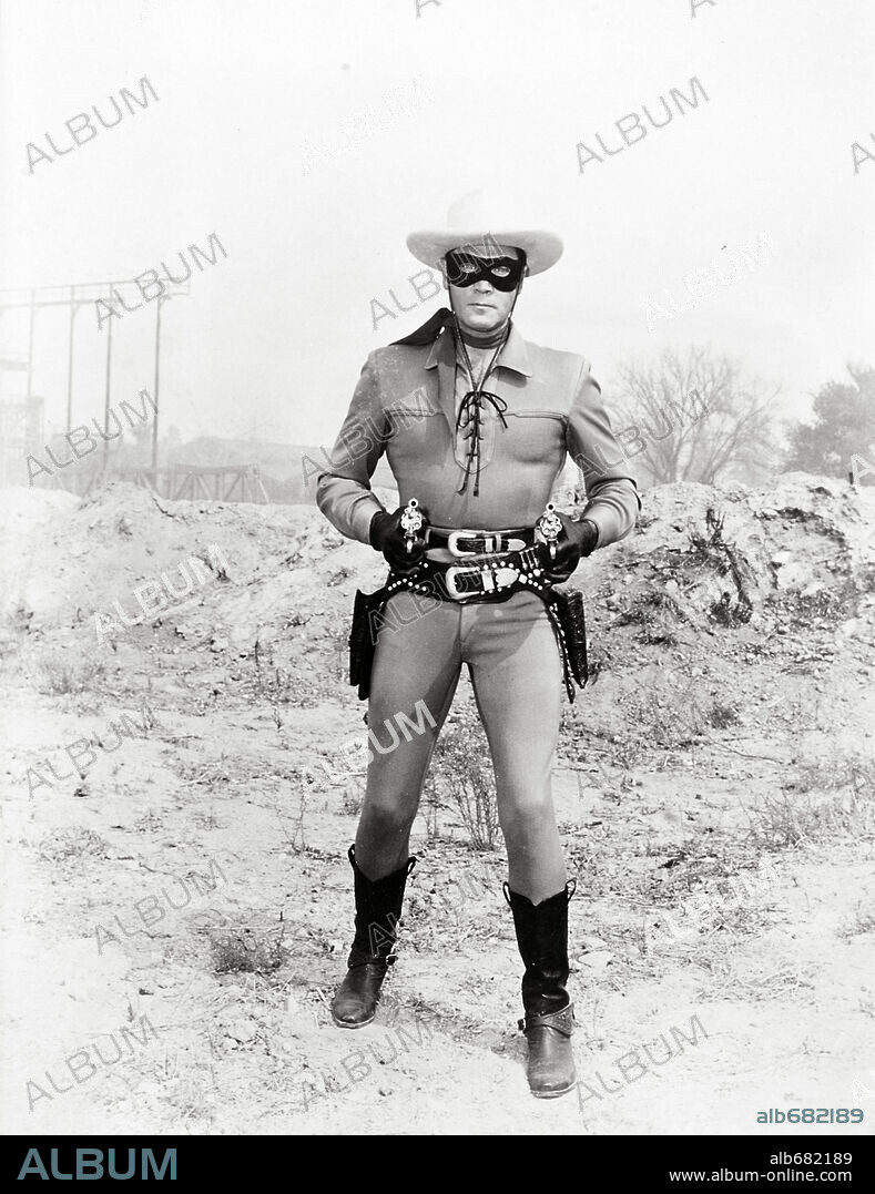 CLAYTON MOORE en EL GUARDIÁN ENMASCARADO, 1956 (THE LONE RANGER), dirigida por STUART HEISLER. Copyright WRATHER PRODUCTIONS.