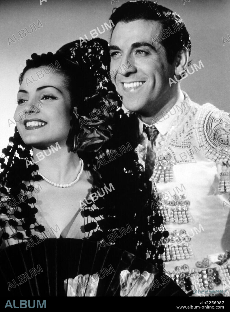 SEVILLA , CARMEN. CARMEN GARCIA GALISTEO. ACTRIZ Y CANTANTE ESPAÑOLA. SEVILLA 1930 -. FOTO PARA EL CARTEL DE " EL SUEÑO DE ANDALUCIA " , AÑO 1950. JUNTO A LUIS MARIANO.