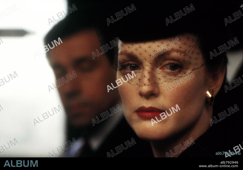 JULIANNE MOORE en EL FIN DEL ROMANCE, 1999 (THE END OF THE AFFAIR), dirigida por NEIL JORDAN. Copyright COLUMBIA PICTURES.