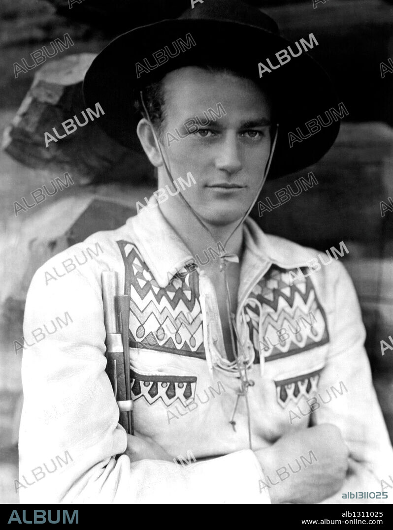 JOHN WAYNE en GRAN JORNADA, 1930 (THE BIG TRAIL), dirigida por RAOUL WALSH. Copyright FOX FILMS.