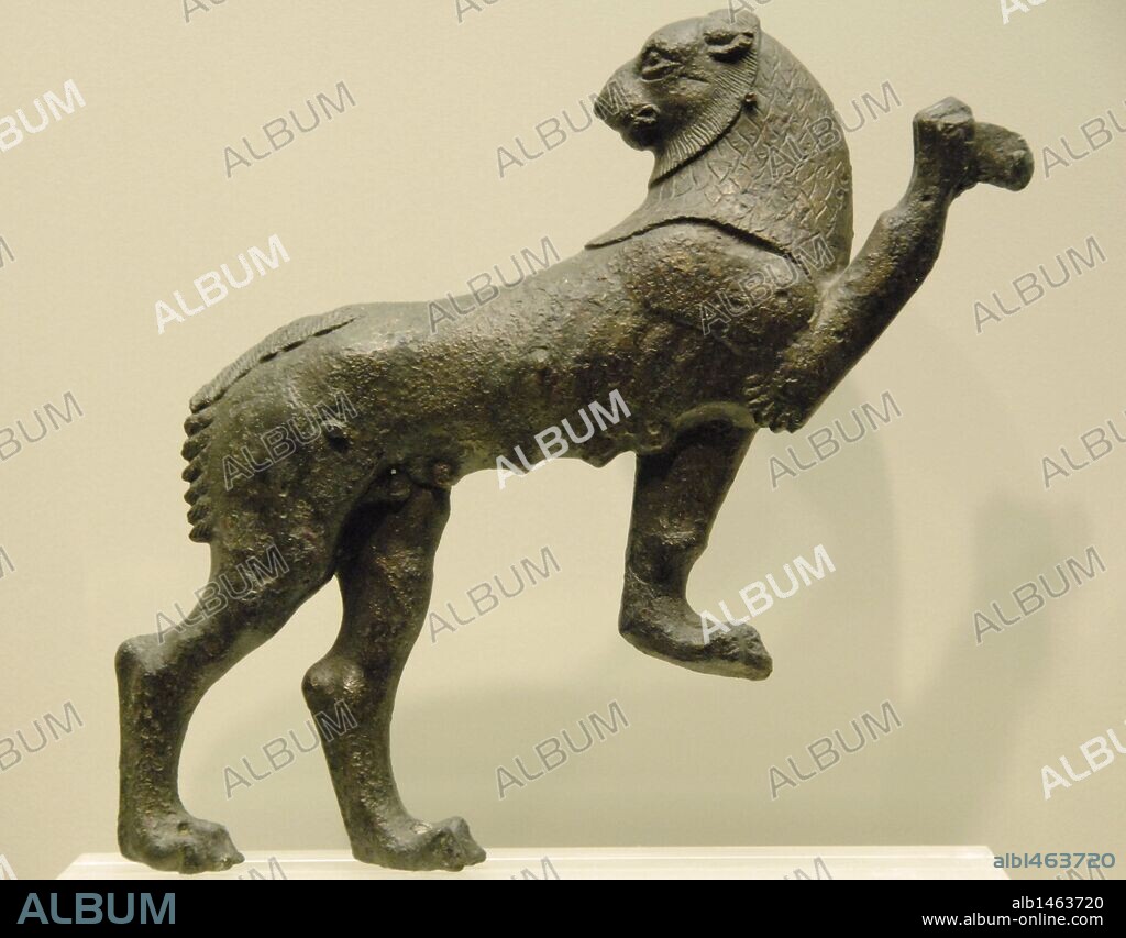 ARTE GRIEGO. EPOCA ARCAICA. GRECIA. Figura en bronce de un LEON RAMPANTE que, probablemente formaba parte de un utensilio de bronce. Datado en la segunda mitad del s. VI. Museo Arqueológico de Olimpia. Provincia de Ilía. Región del Peloponeso. Grecia.