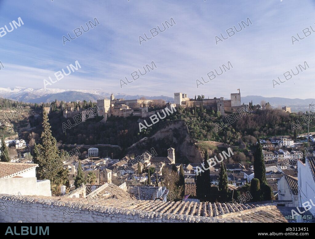 Perfil de la Alhambra, desde San Nicolás (Barrio del Albaicín). Granada.España.