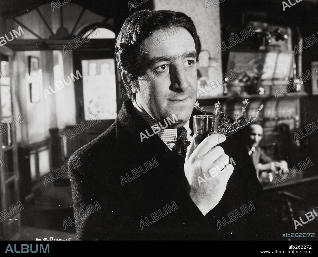 PETER SELLERS and WALLY PATCH in YOUR PAST IS SHOWING, 1957 (THE NAKED TRUTH), directed by MARIO ZAMPI. Copyright RANK.