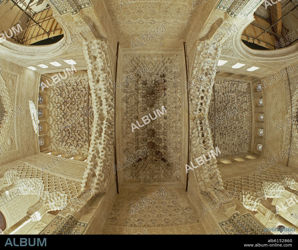 VISTA DE LA CUPULA DE MOCARABES-ARQUITECTURA NAZARI-S XIV.