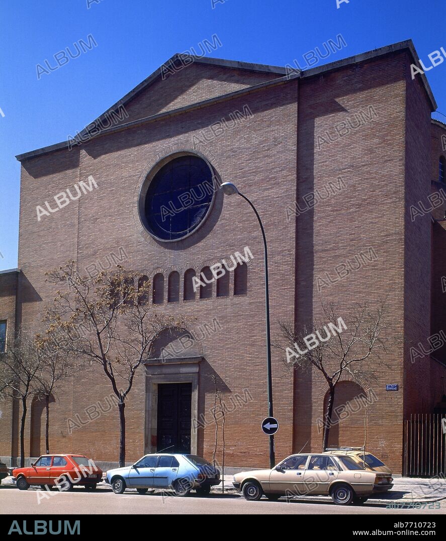 MIGUEL FISAC. IGLESIA DEL ESPIRITU SANTO SITUADA EN LA CALLE SERRANO Nº 125.