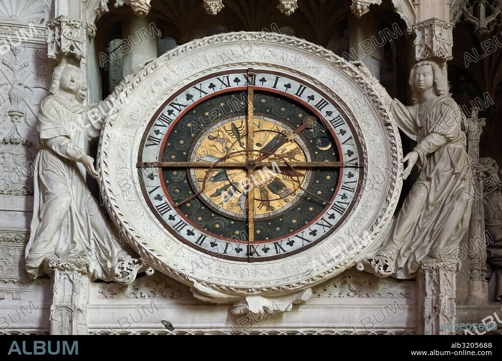 RELOJ ASTRONOMICO EN EL INTERIOR DE LA CATEDRAL DE NOTRE-DAME (NUESTRA SEÑORA DE CHARTRES).  CHARTRES, FRANCIA.