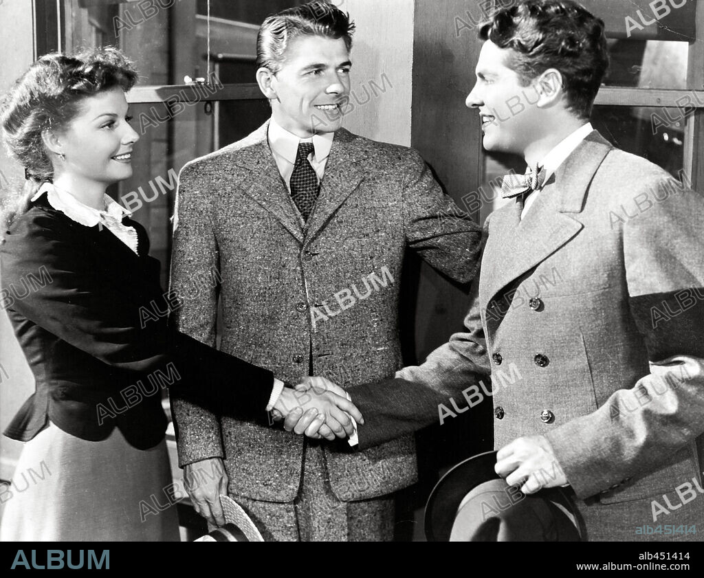 ANN SHERIDAN, ROBERT CUMMINGS and RONALD REAGAN in KINGS ROW, 1942, directed by SAM WOOD. Copyright WARNER BROTHERS.