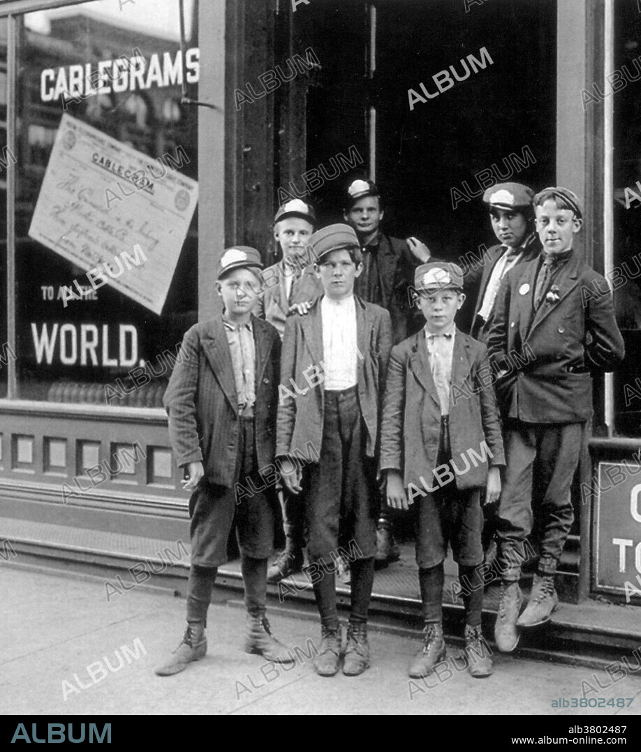 Telegraph Boys, Lewis Hine, 1908