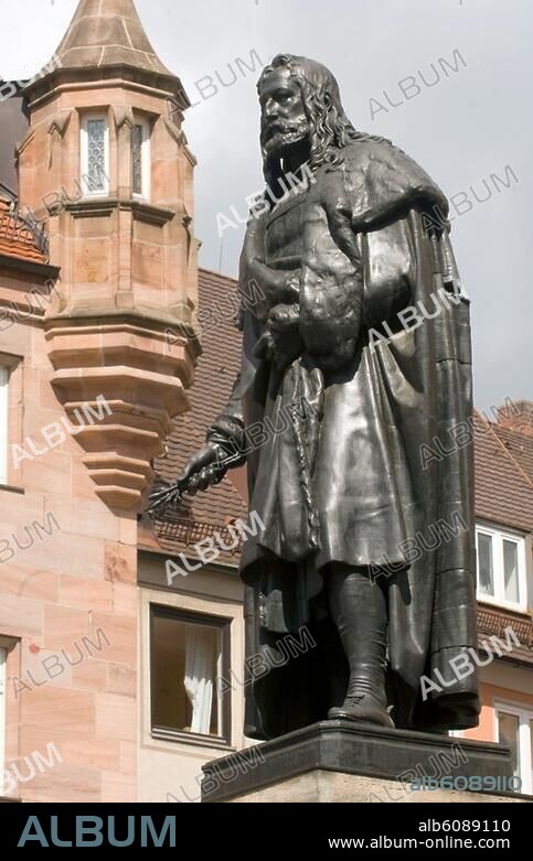 Deutschland, Bayern, Franken, Nürnberg, Dürer-Denkmal auf dem Albrecht-Dürer-Platz, Standbild in Bronze, nach einem Modell von Christian Daniel Rauch von Jakob Daniel Burgschmiet 1849 gegossen.