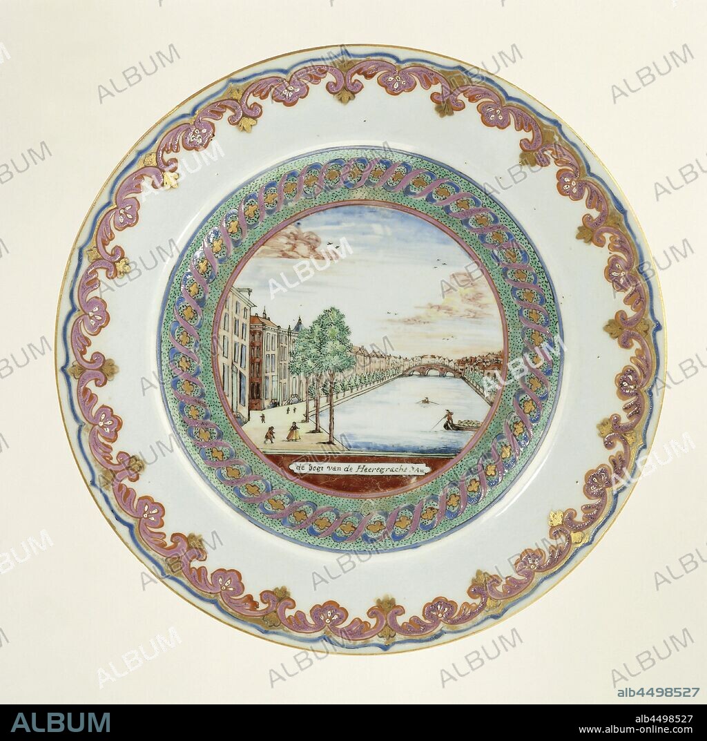 Plate with an image of the Golden Bend in the Herengracht, Amsterdam, Porcelain plate, painted on the glaze in blue, red, pink, green, yellow, black and gold. On the shelf an image of the Golden Bend in the Herengracht in Amsterdam, based on an engraving by Roeland van Leuve (1691-1757), the wall with two intertwined spirals on a dotted ground, on the edge a band with leaf vines. A chip in the edge. Decorated in Europe, Herengracht, anonymous, c. 1774, Qing-dynasty (1644-1912) / Qianlong-period (1736-1795), porcelain (material), glaze, gold (metal), vitrification, h 2.4 cm d 23.2 cm d 13 cm.