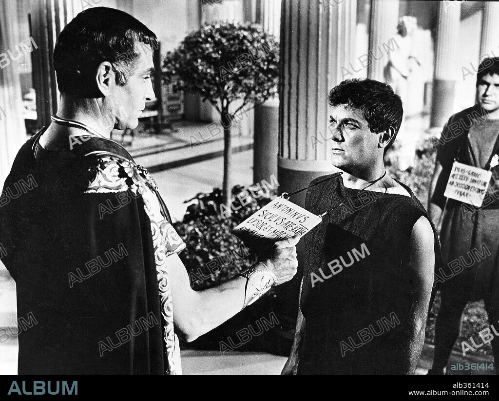 LAURENCE OLIVIER et TONY CURTIS dans SPARTACUS, 1960, réalisé par STANLEY KUBRICK. Copyright BRYNA/UNIVERSAL.
