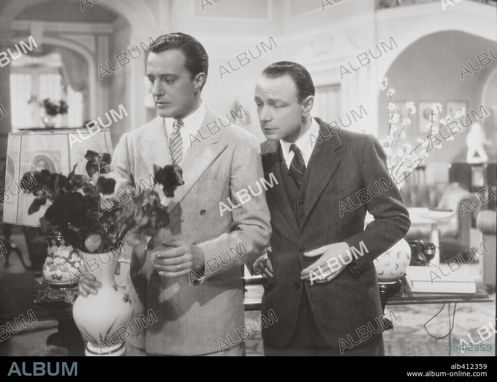 UMBERTO MELNATI and VITTORIO DE SICA in RED ROSES, 1940 (ROSE SCARLATTE), directed by VITTORIO DE SICA. Copyright AMATO-ERA FILM.