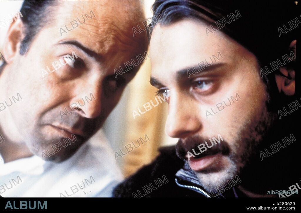 ANTONIO RESINES y JORDI MOLLA en LA BUENA ESTRELLA, 1997, dirigida por RICARDO FRANCO. Copyright PEDRO COSTA P.C. S.A./NANITTA INVERSIONE.