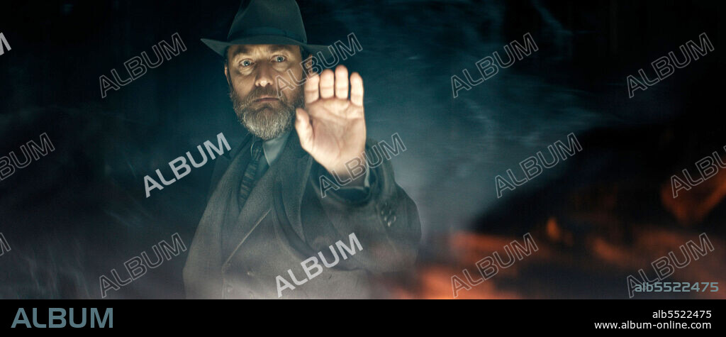 JUDE LAW in FANTASTIC BEASTS: THE SECRETS OF DUMBLEDORE, 2022, directed by DAVID YATES. Copyright WARNER BROS.