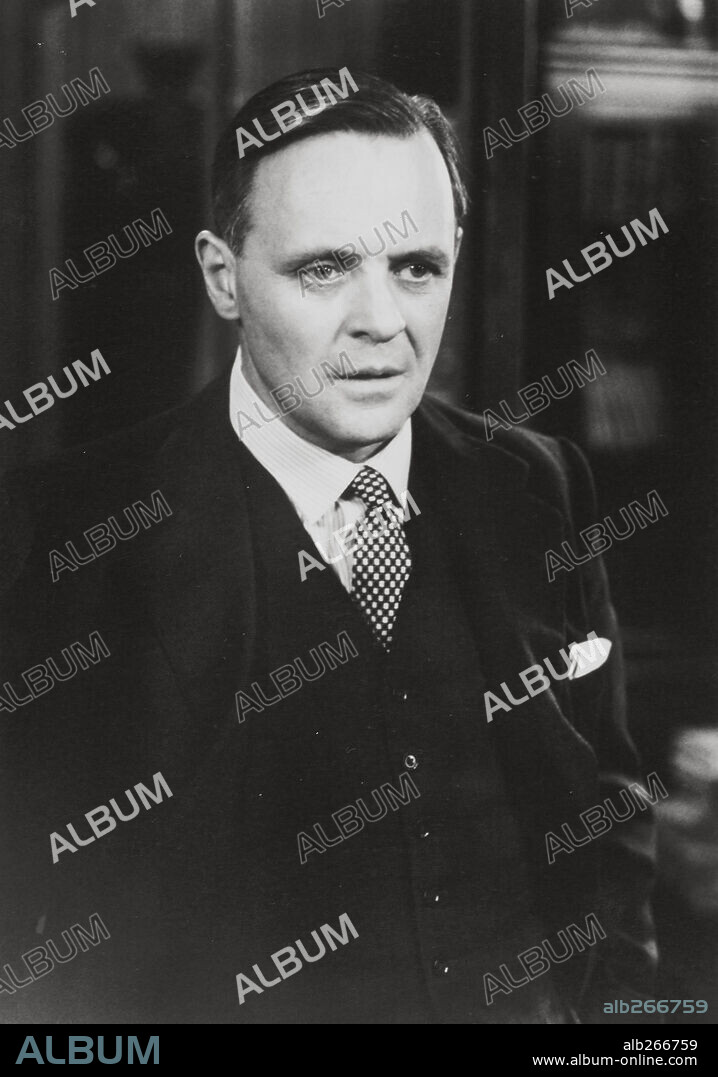 ANTHONY HOPKINS en LA CARTA FINAL, 1987 (84 CHARING CROSS ROAD), dirigida por DAVID HUGH JONES. Copyright COLUMBIA PICTURES.