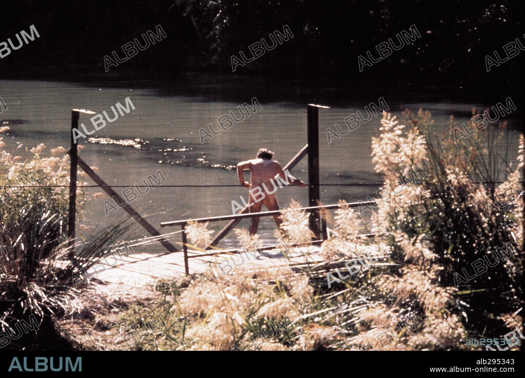THE DOG, 1976 (EL PERRO), directed by ANTONIO ISASI-ISASMENDI. Copyright TRANS WORLD ENTERTAINMENT / ROCES, OCTAVIO.