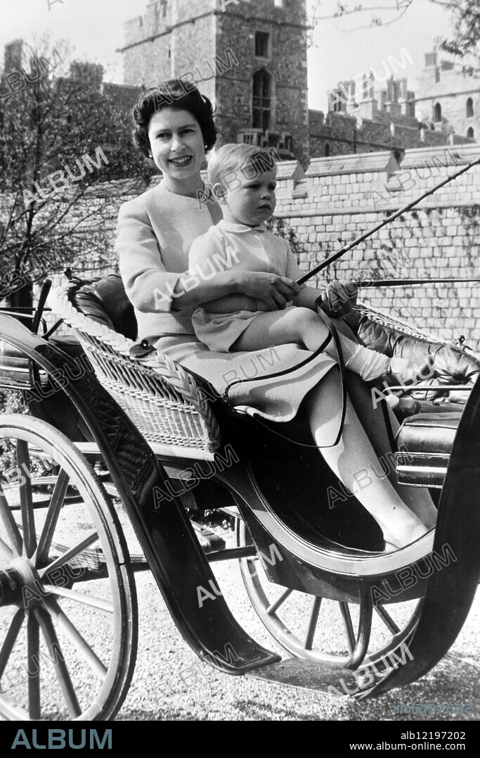 QUEEN ELIZABETH II WITH ANDREW IN A BUGGIE IN WINDSOR ;. 5 AUGUST 1962.