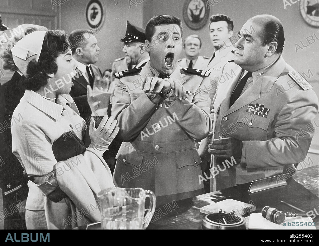 DIANA SPENCER (actriz), JERRY LEWIS y ROBERT MIDDLETON en ADIOS A MI LUNA DE MIEL, 1959 (DON'T GIVE UP THE SHIP), dirigida por NORMAN TAUROG. Copyright PARAMOUNT PICTURES.