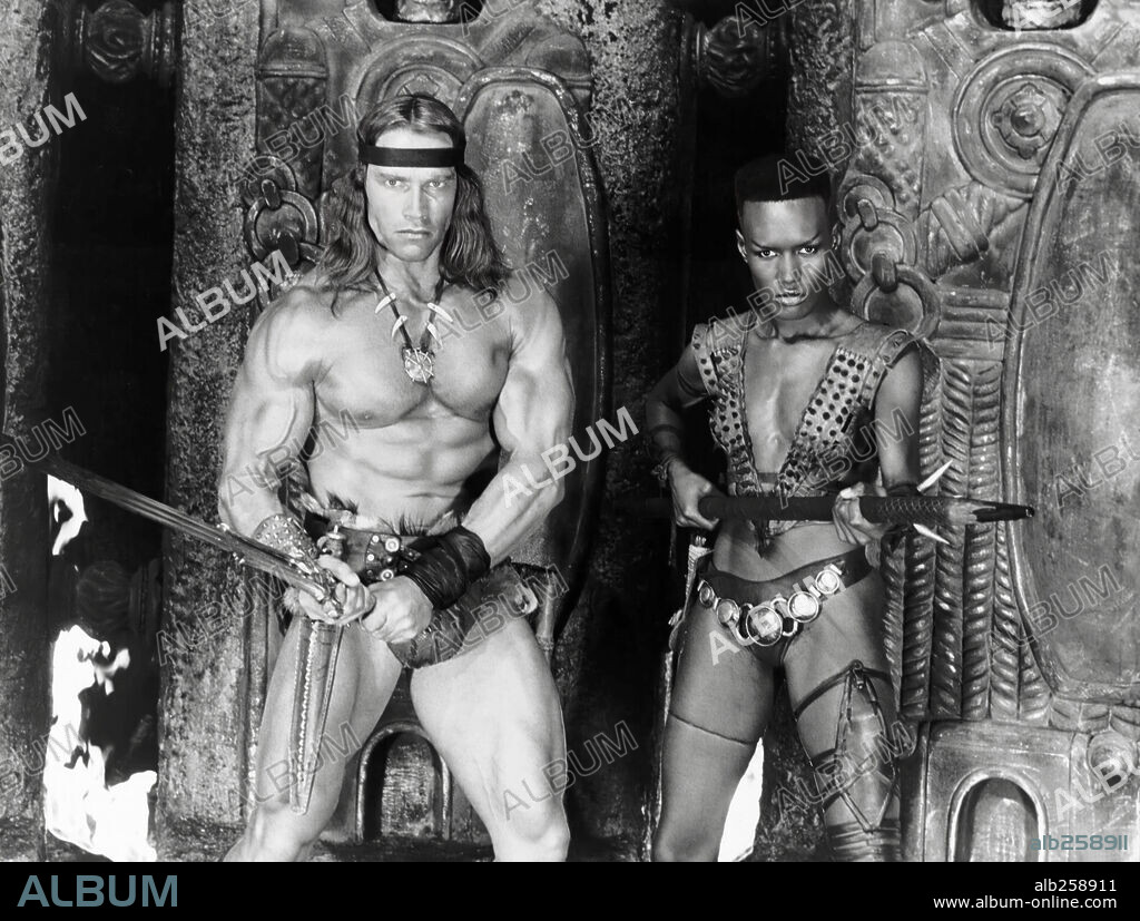 ARNOLD SCHWARZENEGGER and GRACE JONES in CONAN THE DESTROYER, 1984, directed by RICHARD FLEISCHER. Copyright UNIVERSAL PICTURES.