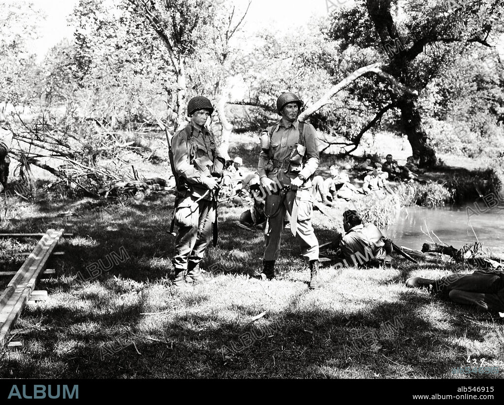 ERROL FLYNN en OBJETIVO: BIRMANIA, 1945 (OBJECTIVE, BURMA!), dirigida por RAOUL WALSH. Copyright WARNER BROS/FIRST NATIONAL.