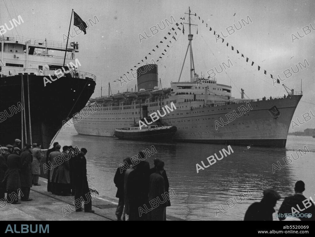 World's Largest Post-War Liner At Southampton -- The 'Caronia', largest liner built in the world since the end of the war, passes the old 'Aquitania' as she arrives here after her week-end cruise from Gourock, Scotland. Among her passengers was the Duke of Edinburgh. The liner 34,000 tons, was launched at John Brown's yards at Glasgow by Princess Elizabeth in 1947. December 20, 1948.