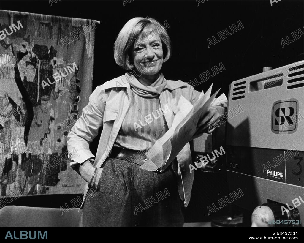 ARKIV 1980-12-08. TV-producenten och regissören Karin Falck vid sina TV-kameror i en TV-studio på SVT i Stockholm 8:e december 1980.. Foto: Bernt Claesson / XP / SCANPIX / Kod: 8. **AFTONBLADET OUT**.