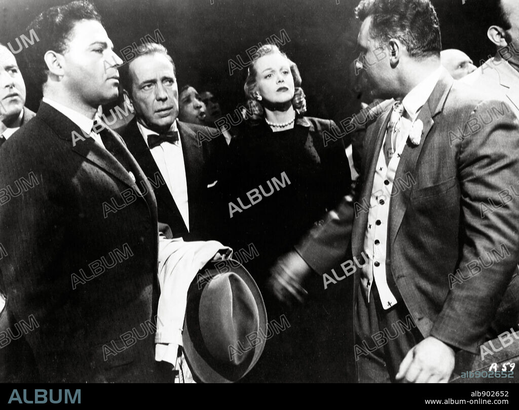 HUMPHREY BOGART en MÁS DURA SERÁ LA CAÍDA, 1956 (THE HARDER THEY FALL), dirigida por MARK ROBSON. Copyright COLUMBIA PICTURES.