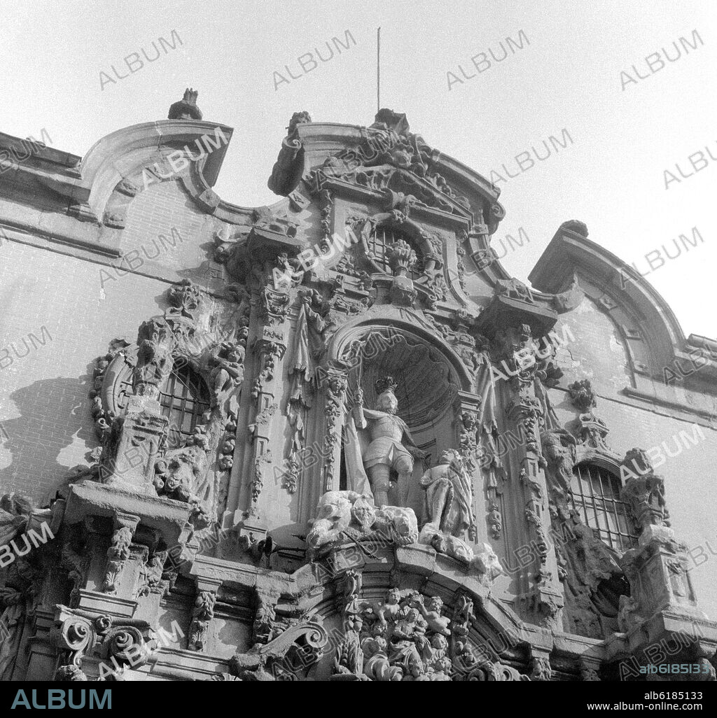 PEDRO DE RIBERA. PORTADA DEL ANTIGUO HOSPICIO DE MADRID SEDE DEL MUSEO MUNICIPAL CONSTRUIDO ENTRE 1721 Y 1726 - FOTOGRAFIA EN BLANCO Y NEGRO - AÑOS 60.