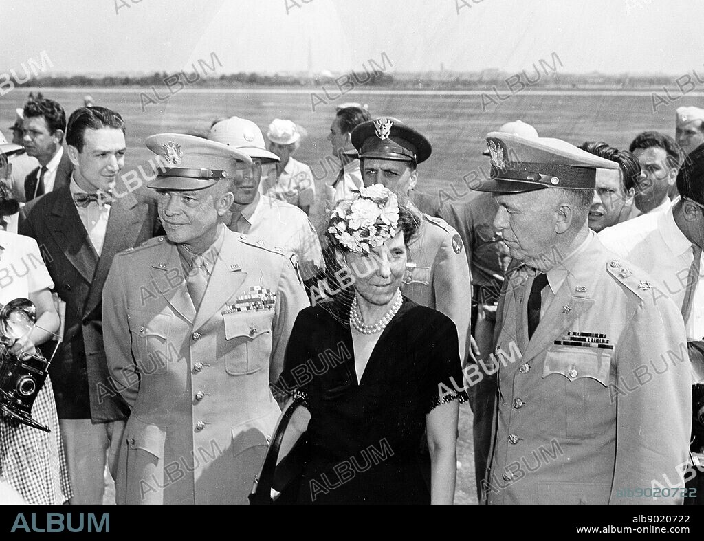 US General Dwight Eisenhower, Mamie Eisenhower, and General George Marshall 1945.